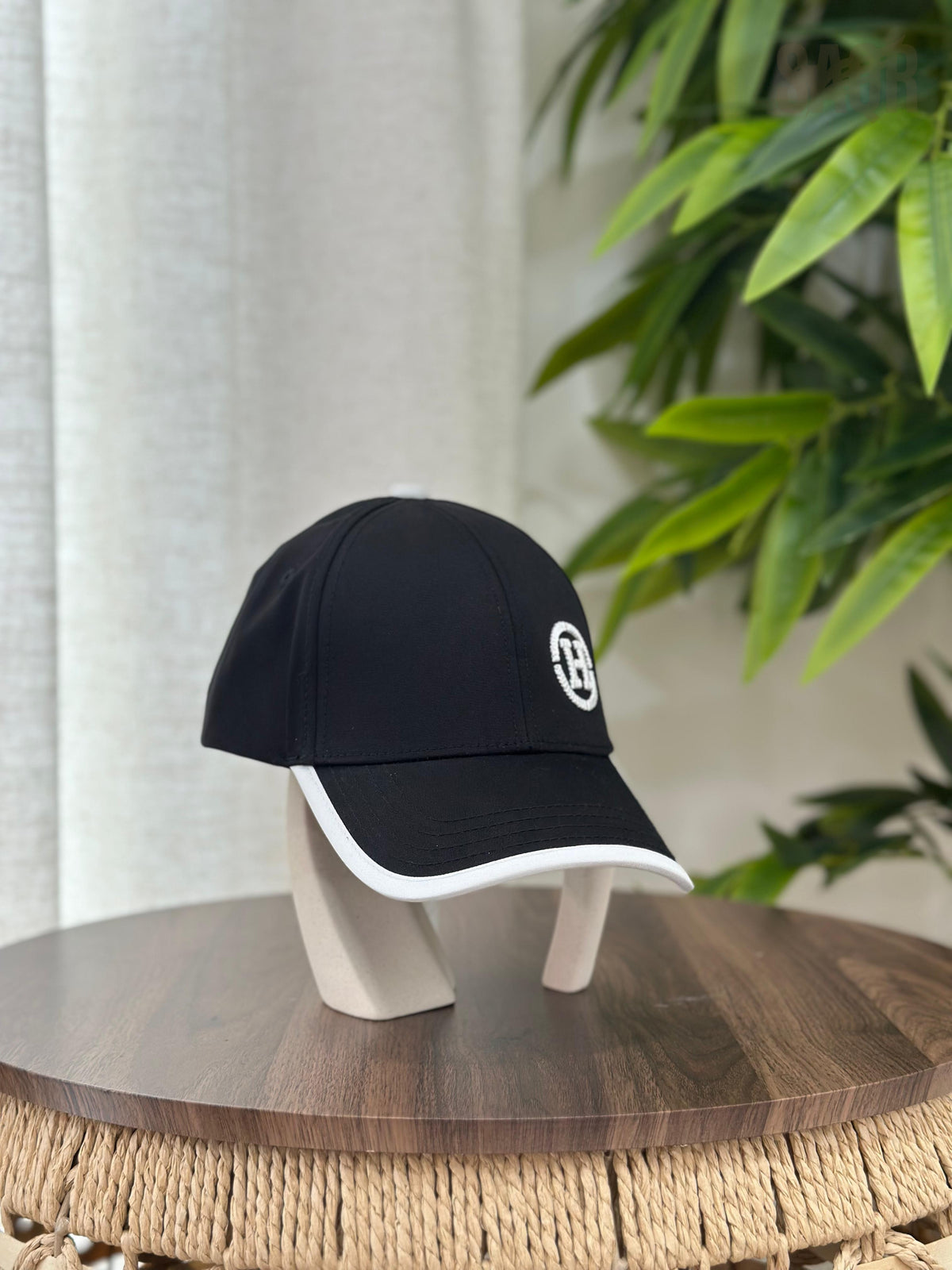 Hermès Nevada "H Circle" Cap (Noir/Blanc)
