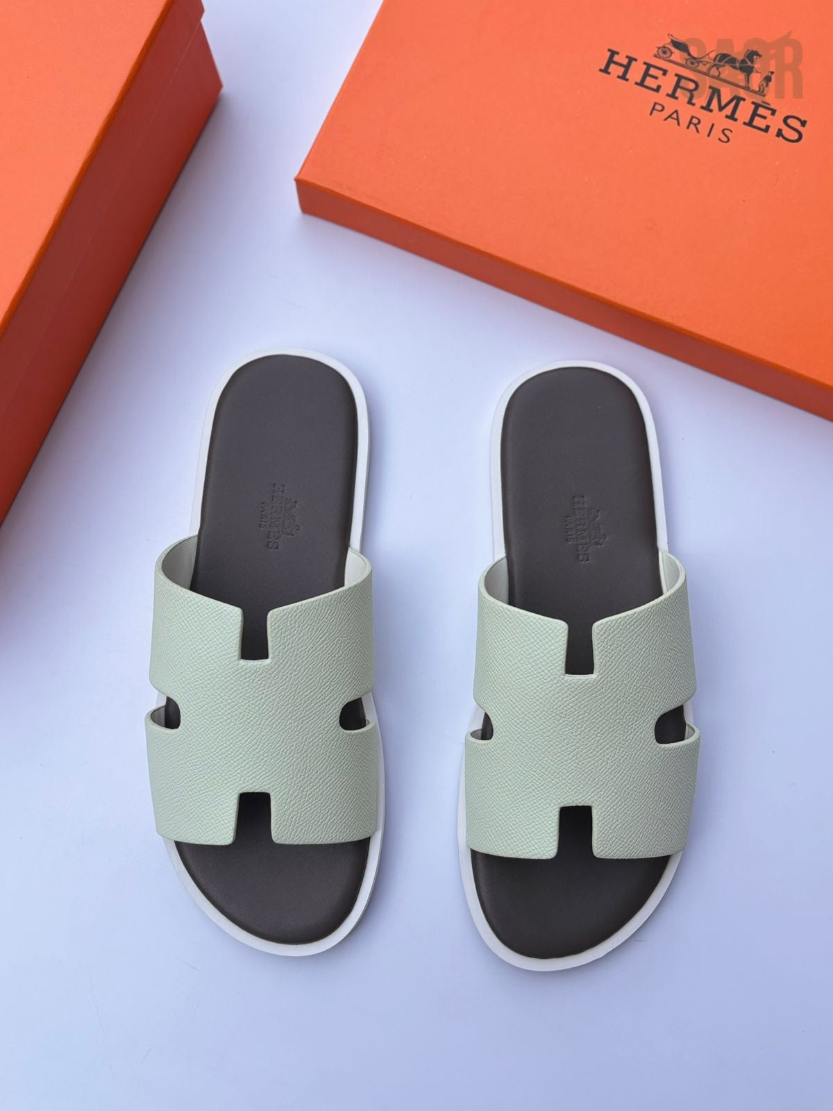 Hermès Izmir Sandal (Étain / Bleu Thalassa)