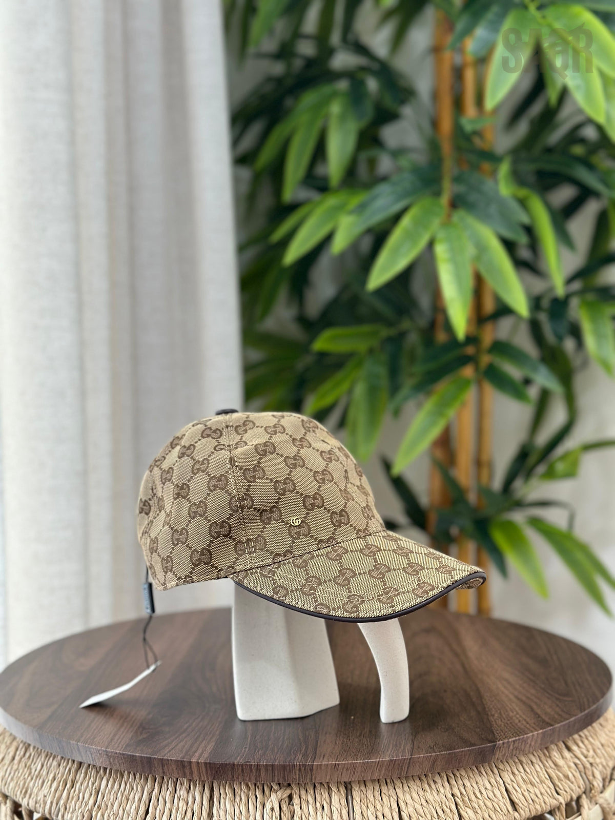 Gucci GG Canvas Baseball Hat with Embroidered Logo (Black)