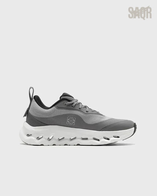 On Cloud | x Cloudtilt Sneakers – Grey – Product Image 4
