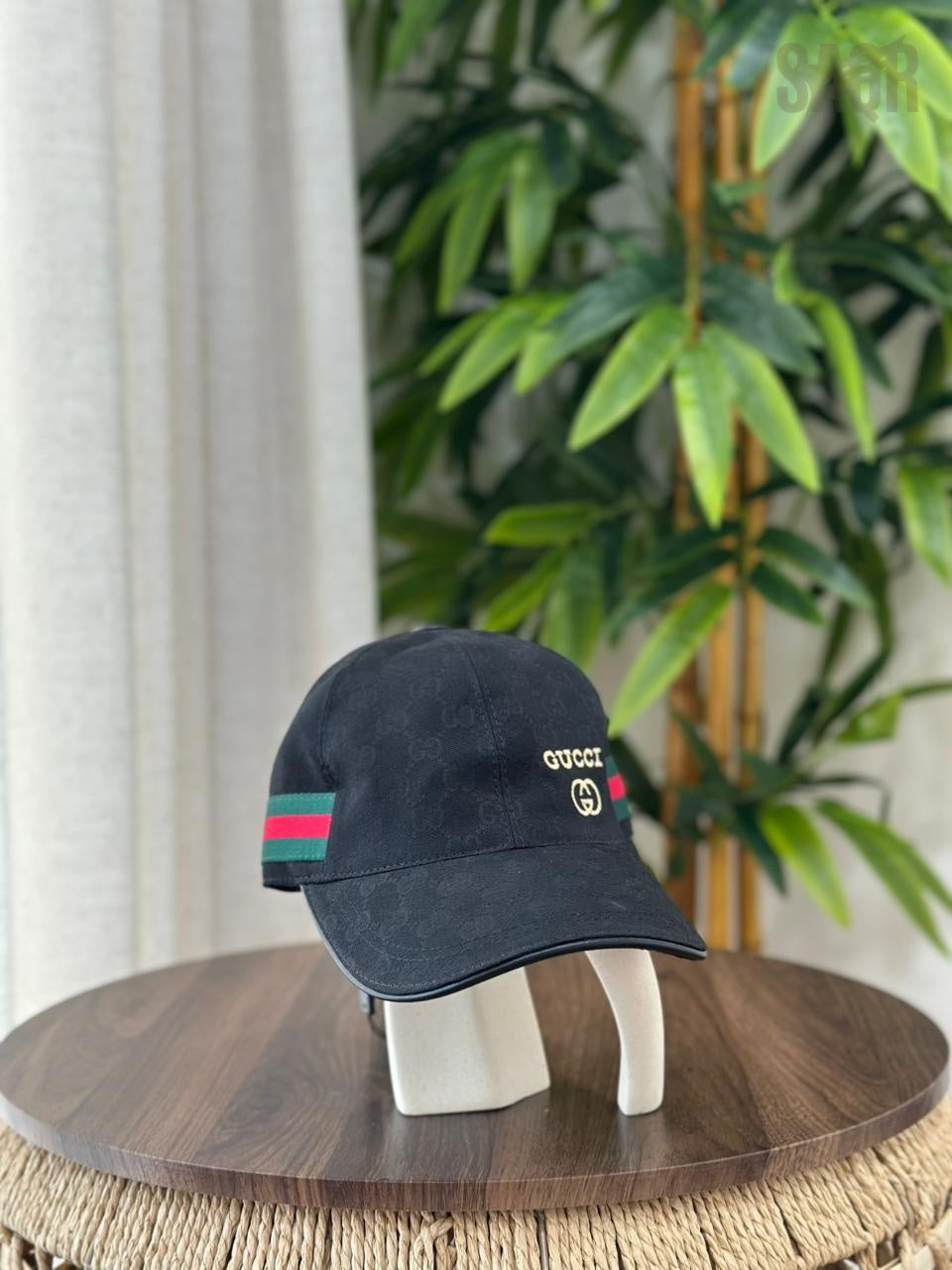 GG Canvas Baseball Hat with Gucci Logo (Black)