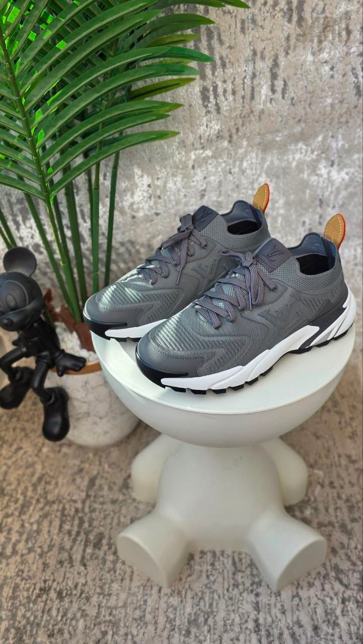 Louis Vuitton LV Runner Tatic Sneakers – Grey - View 5