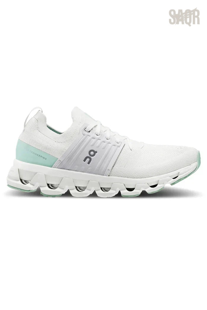 On Cloud | Cloudnova Lightweight Running Sneakers – Product Image 1