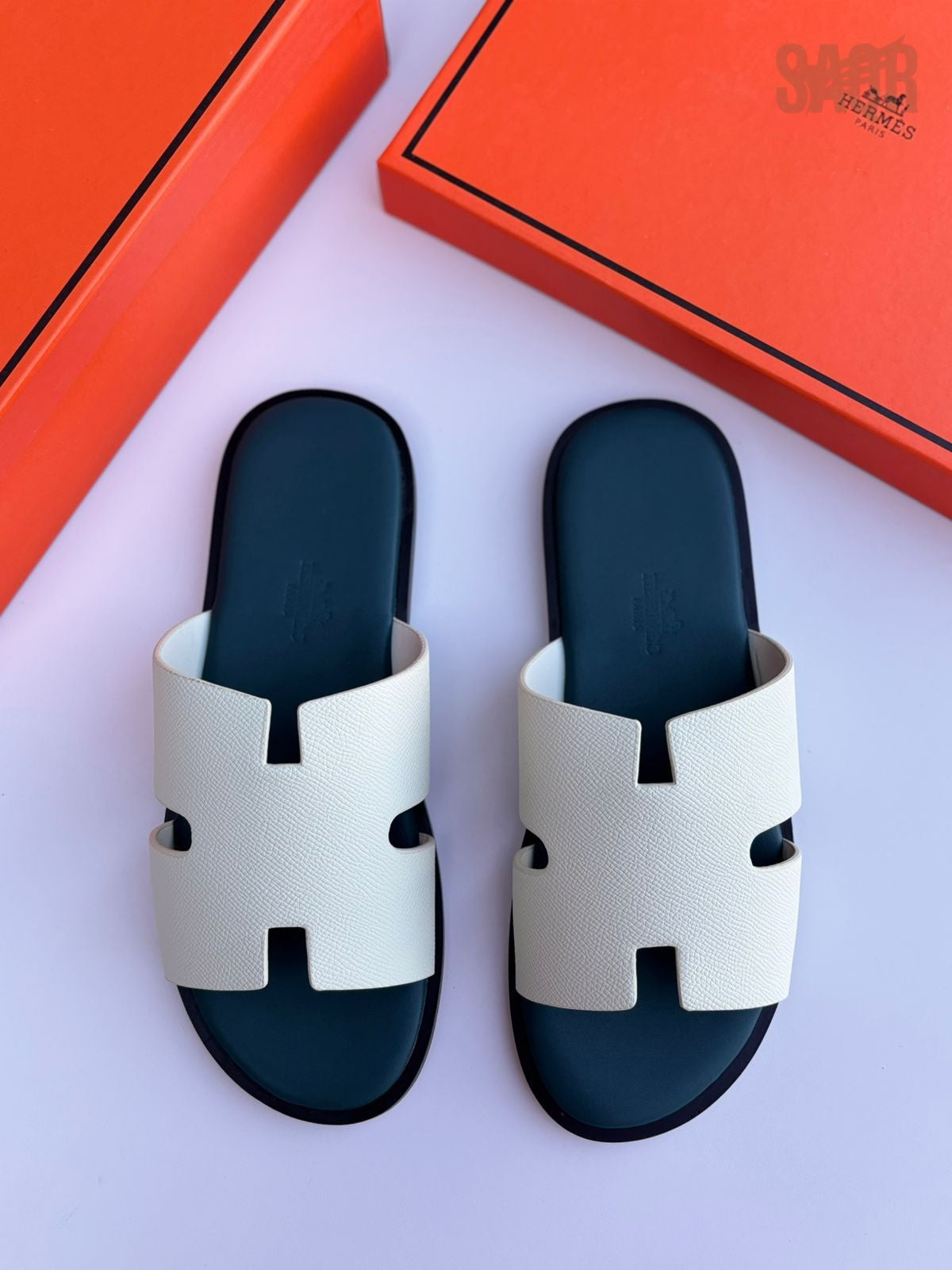 Hermès Izmir Sandal Noir Orange