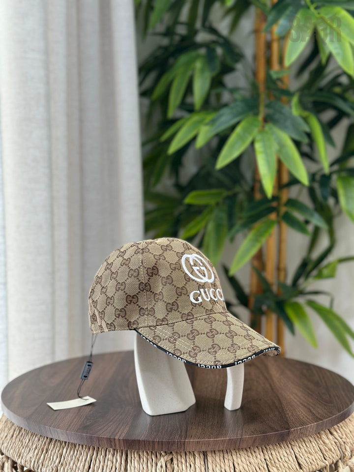 Gucci GG Canvas Baseball Hat with Double G (Black)