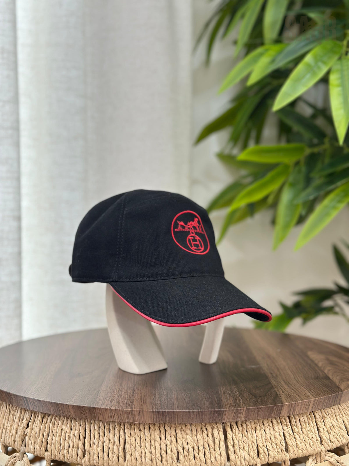 Hermès Miles "H Circle" Cap (Noir/Blanc)