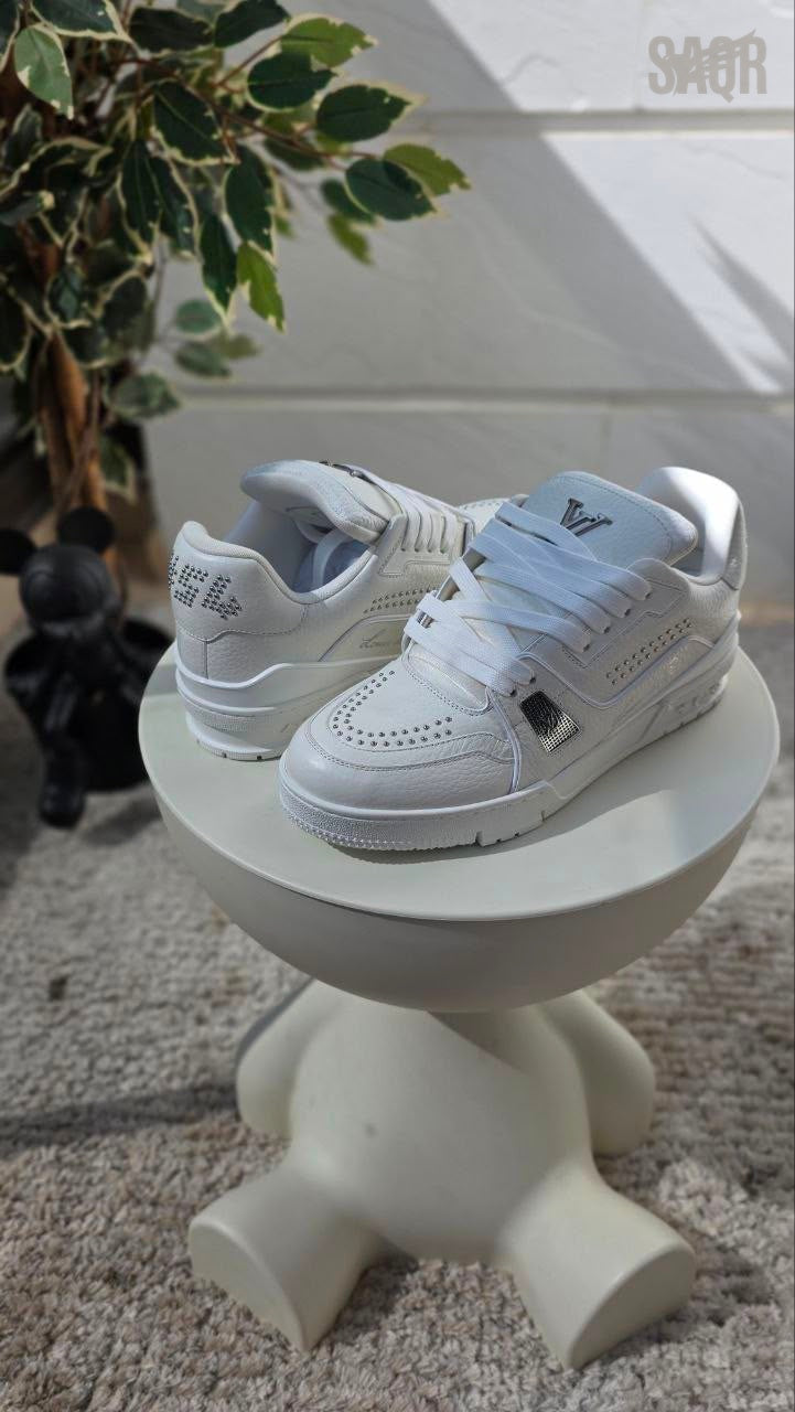 Louis Vuitton LV Leather Trainer Sneakers – White - View 5