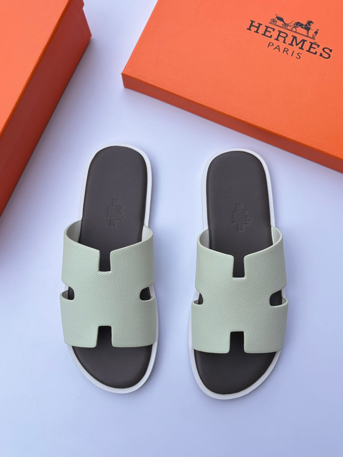 Hermès Izmir Sandal (Étain / Bleu Thalassa)
