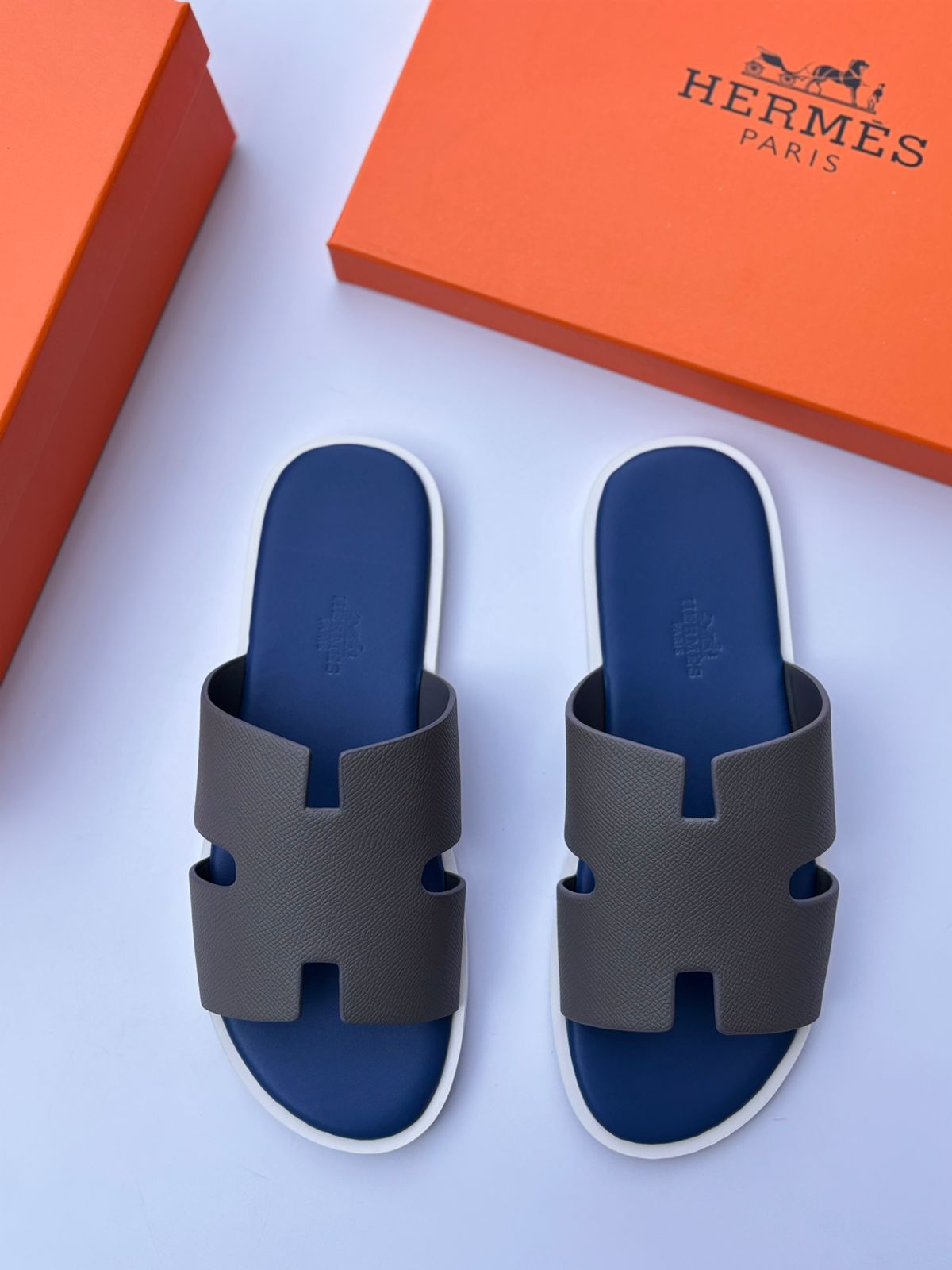 Hermès Izmir Sandal (Noir)