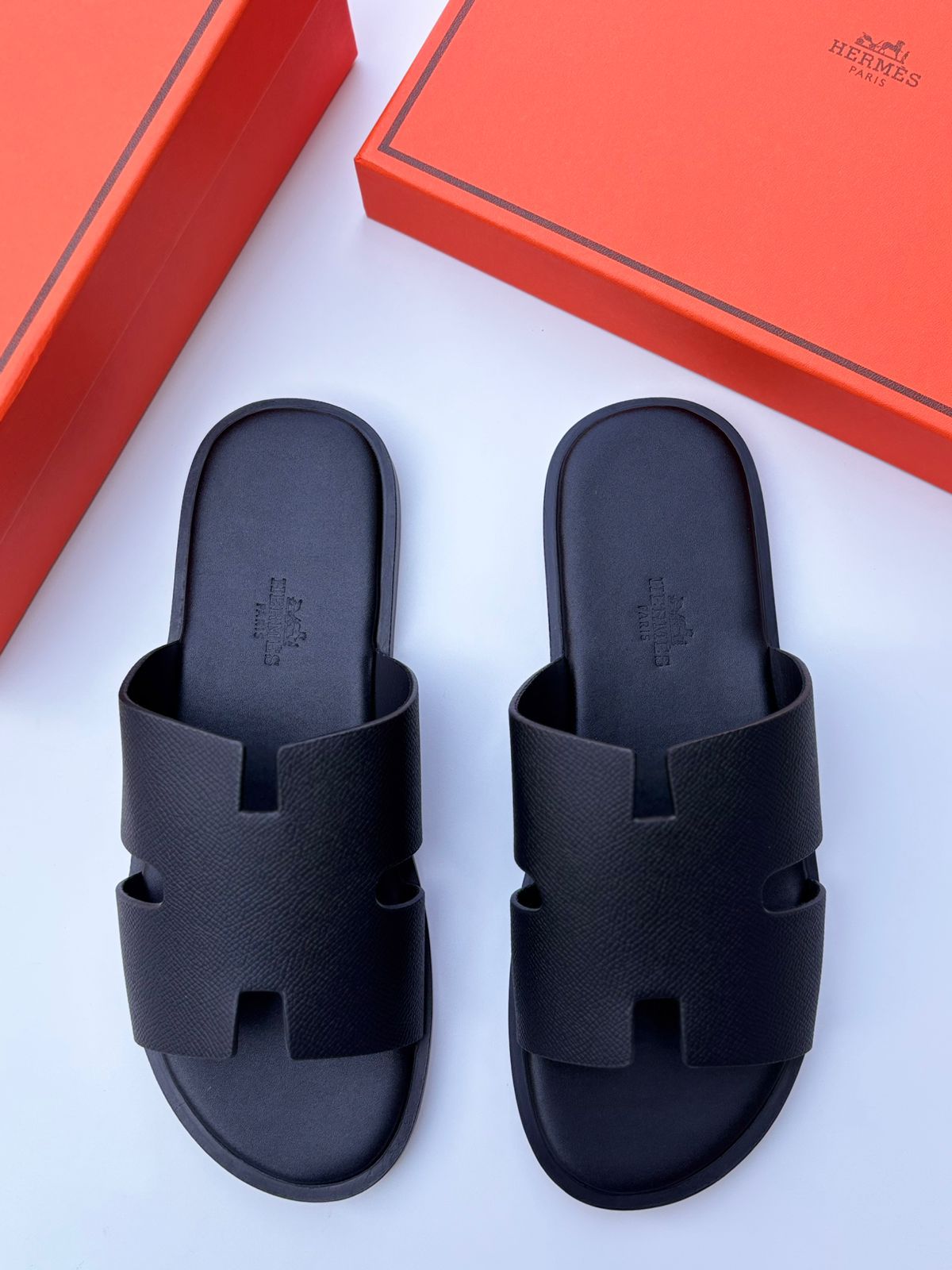 Hermès Chypre Sandal (Beige / Noir)