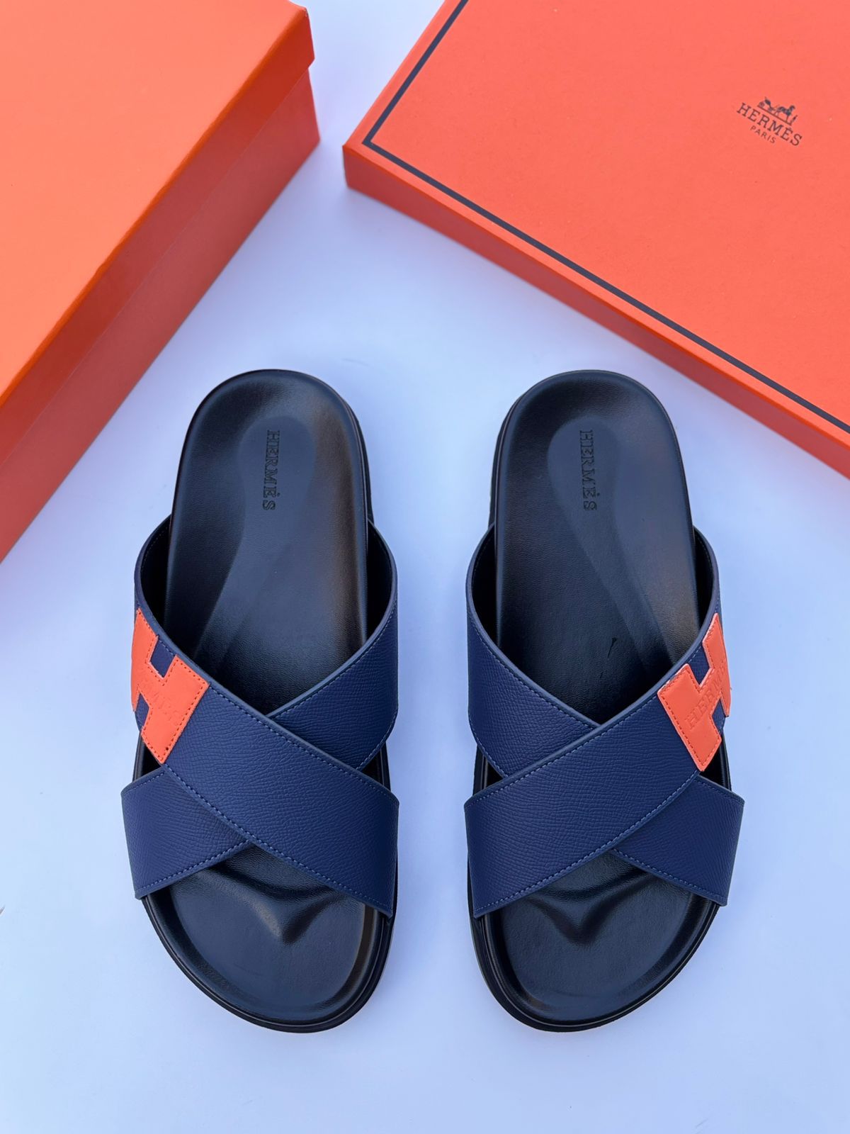 Hermès Chypre Sandal (Noir / Orange)
