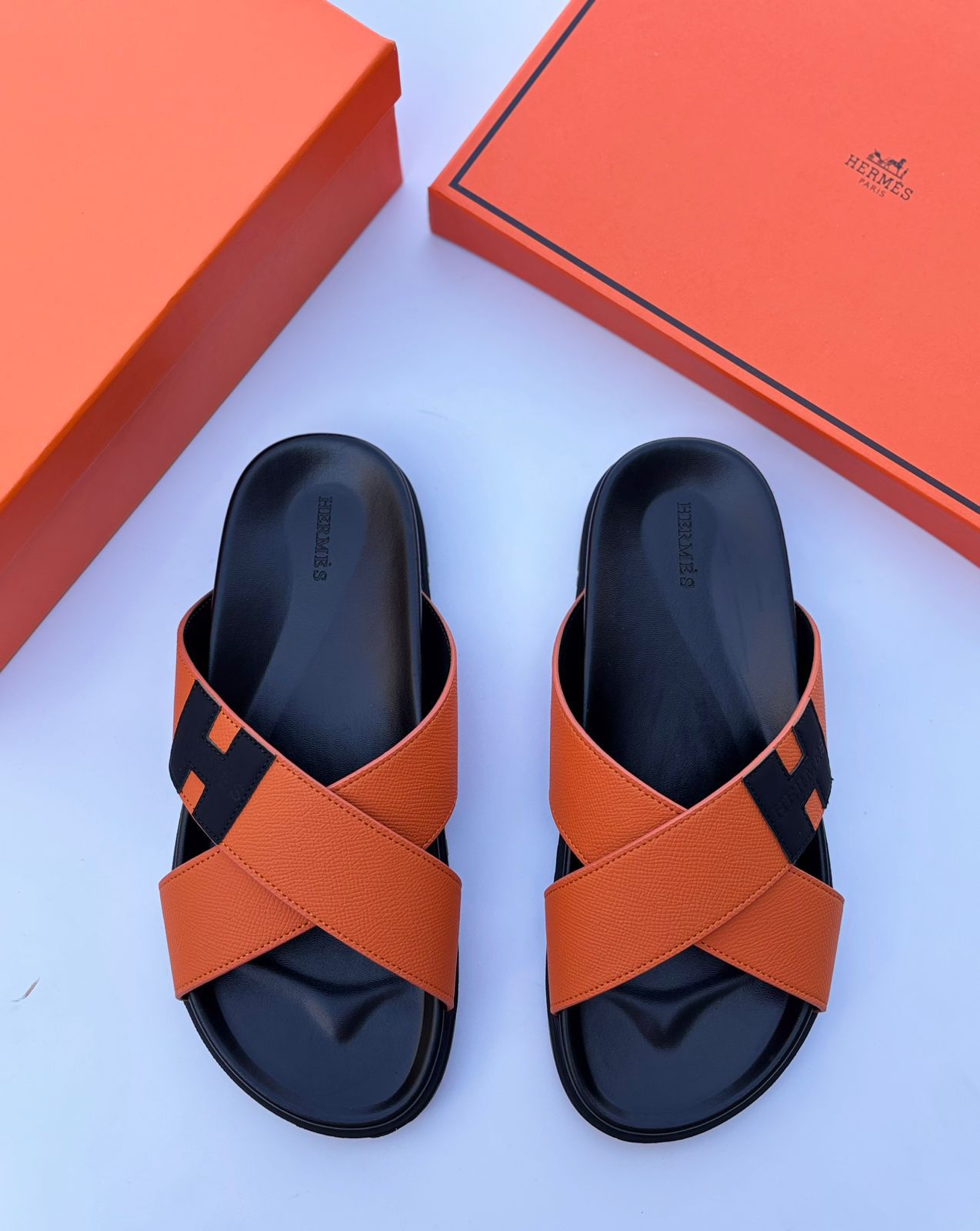 Hermès Chypre Sandal (Noir / Orange)