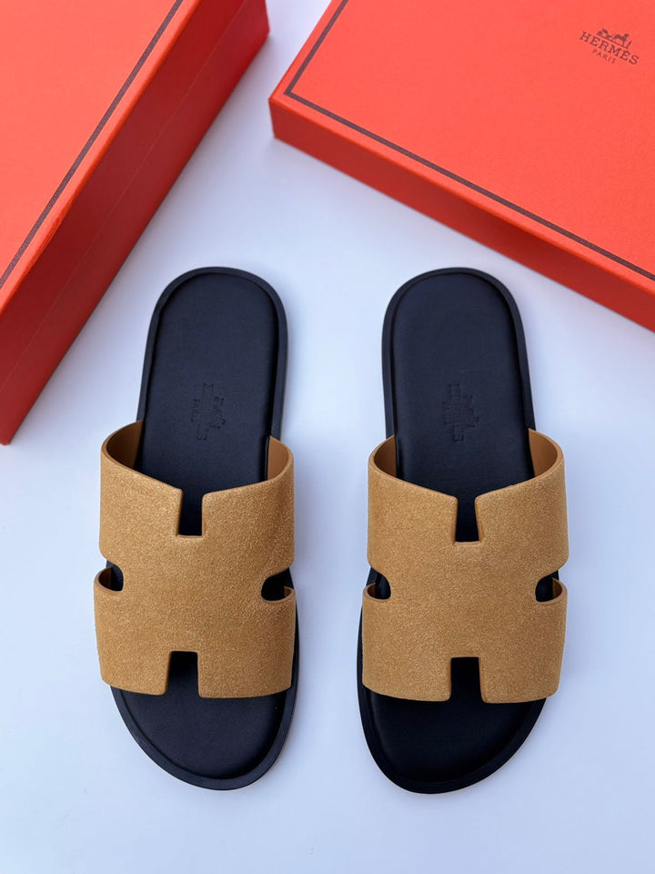 Hermès Izmir Sandal (Noir Crocodile / Gold)