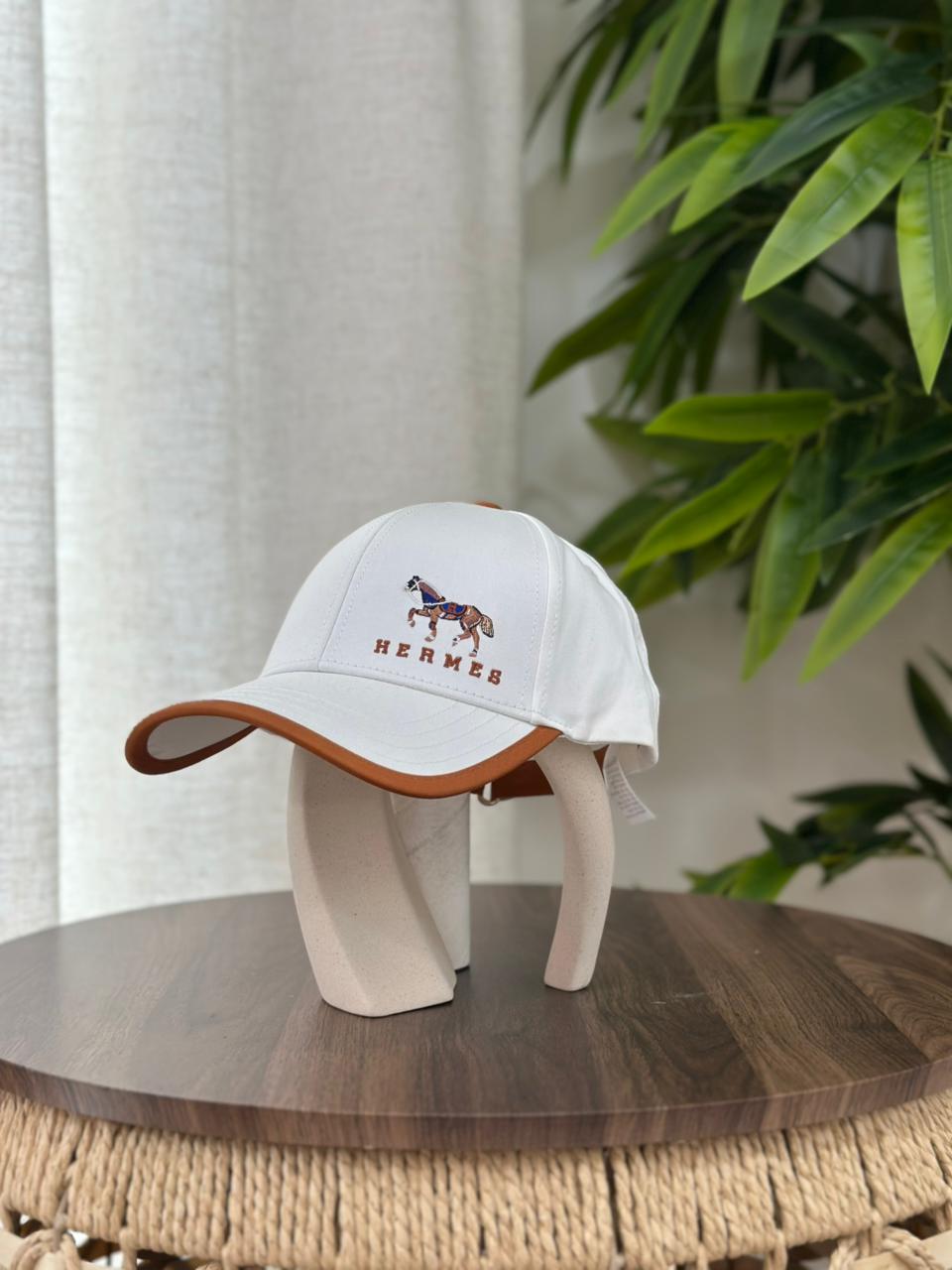 Hermès Miles "H" Circle Cap (Off-White/Rouge)