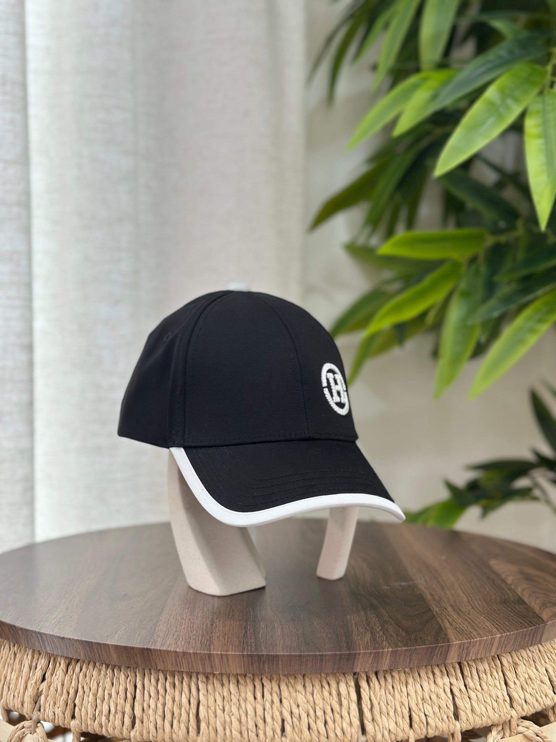 Hermès Nevada "H Circle" Cap (Noir/Blanc)