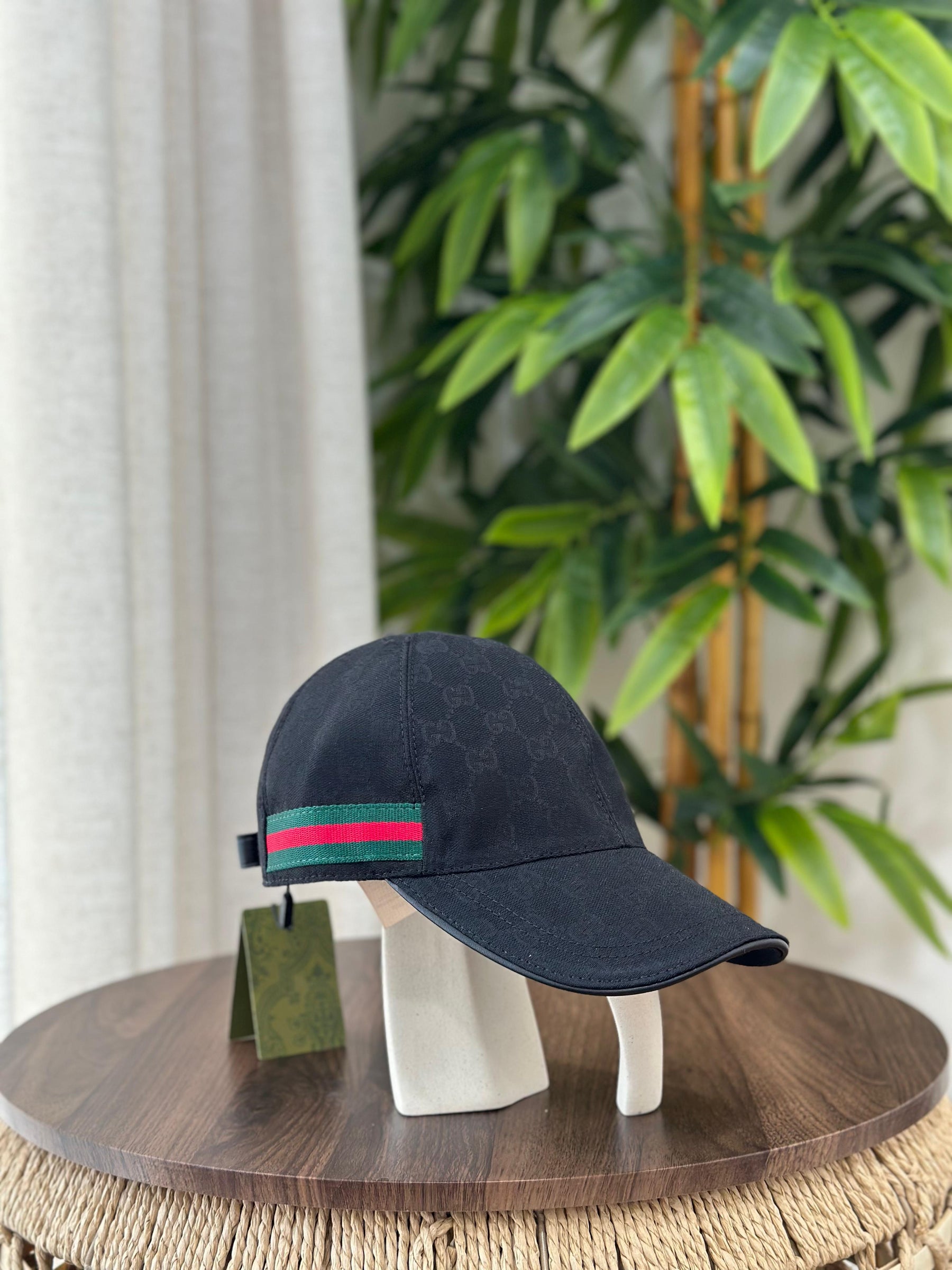Gucci GG Canvas Baseball Hat with Web and Bee (Black)