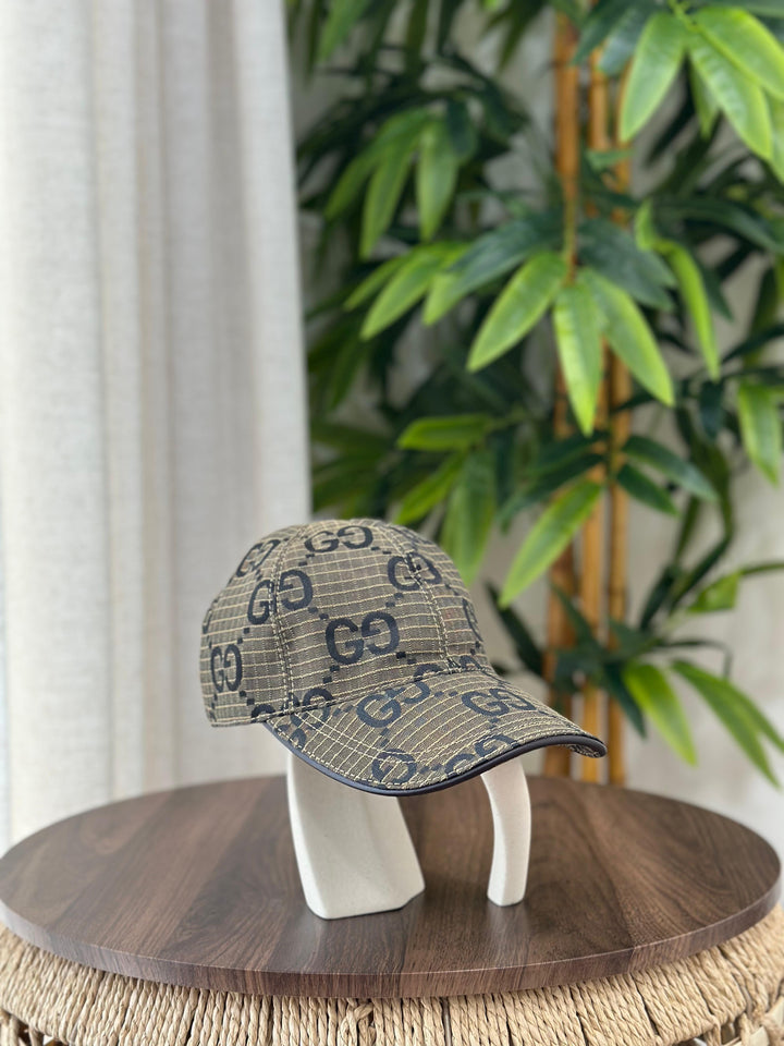 Gucci Jumbo GG Canvas Baseball Hat (Off-White/Pink)