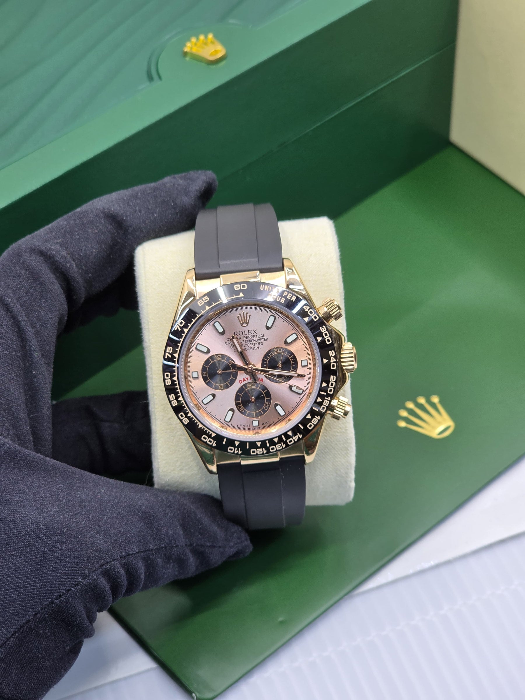 Rolex Cosmograph Daytona (Yellow Gold / Black Dial / Oysterflex)