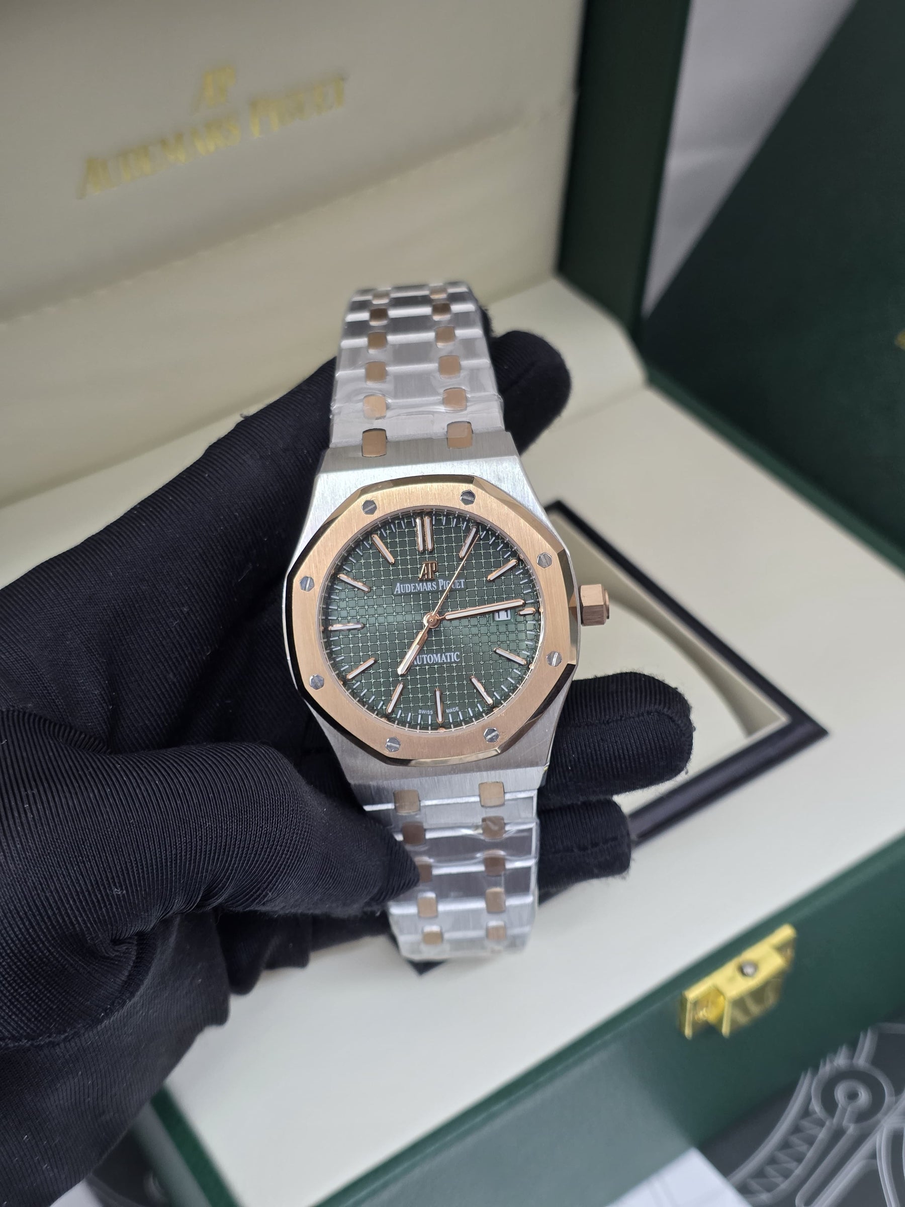 Audemars Piguet Royal Oak Automatic (Black Dial / Rose Gold)