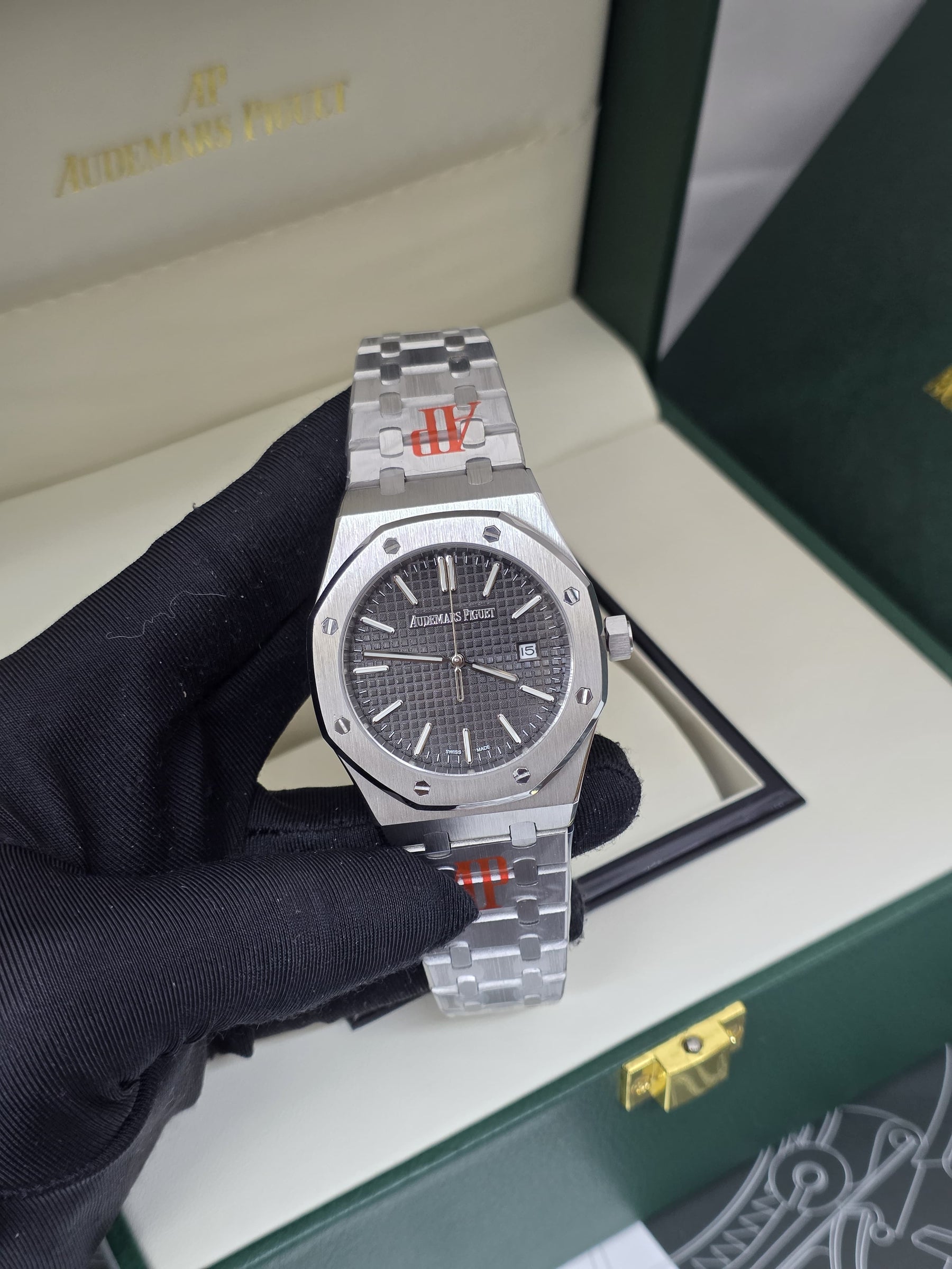 Audemars Piguet Royal Oak Selfwinding (Khaki Green Dial)