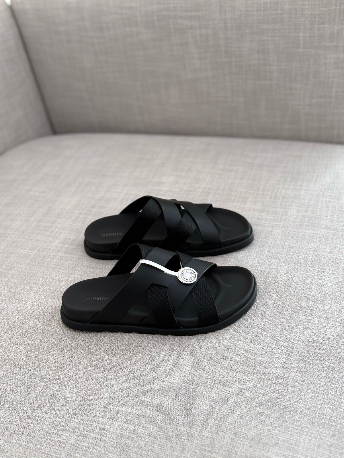 Hermès Éric Sandal (Noir / Beige)