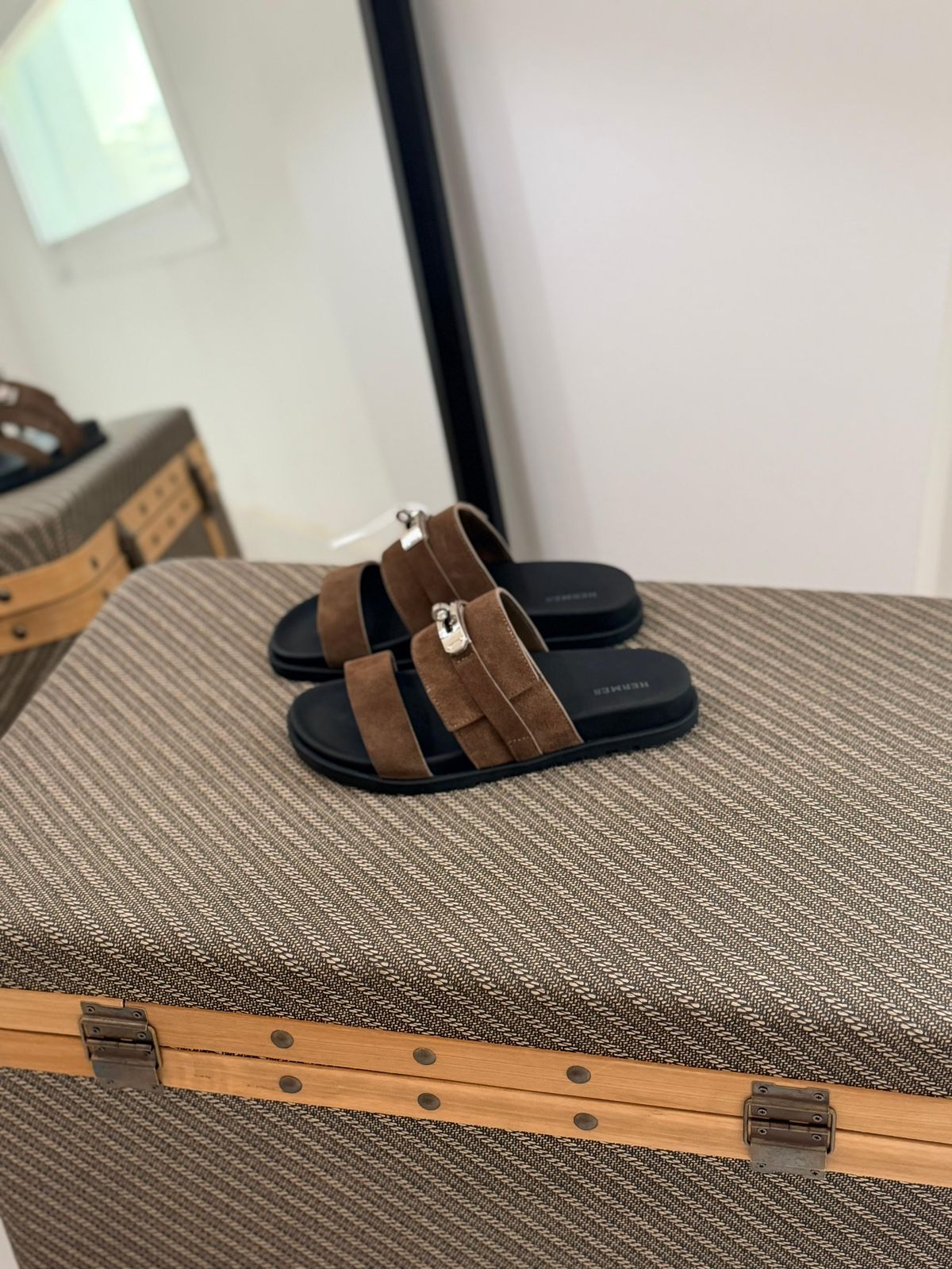 Hermès Éric Sandal (Noir / Kaki)