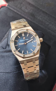 Audemars Piguet Royal Oak – Gold-Tone & Royal Blue - View 5