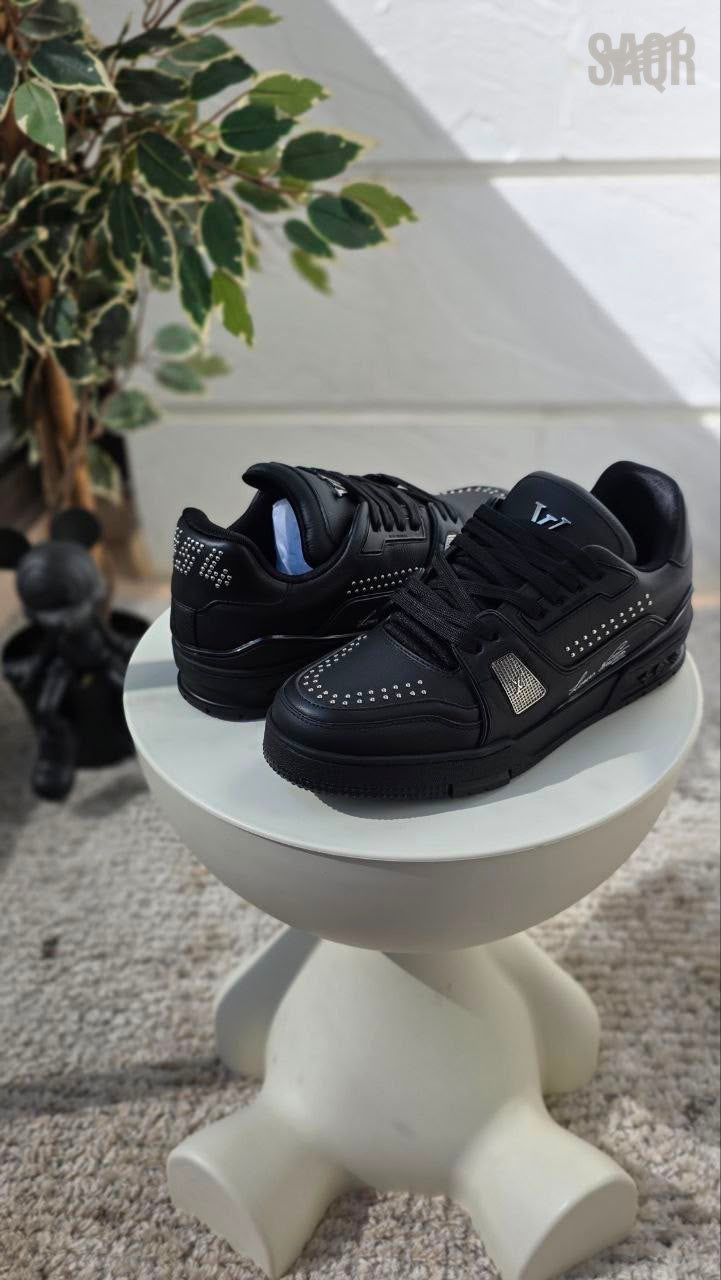 Louis Vuitton LV Trainer Leather Sneakers – Black - View 5