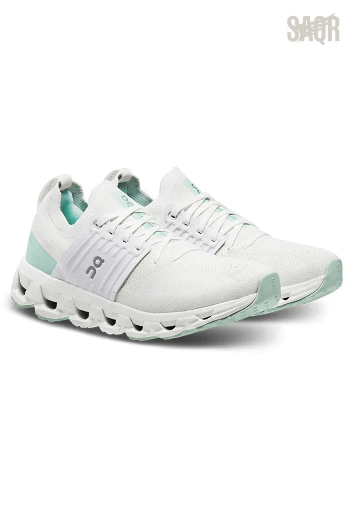 On Cloud | Cloudnova Lightweight Running Sneakers – Product Image 2